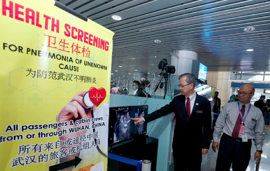 Deputy Health Minister Dr Lee Boon Chye visited the KLIA airport and checked on the situation at the thermal scanners placed at the arrival terminal following the outbreak of a mystery coronavirus in China. -NSTP/Ahmad Irham Mohd Noor