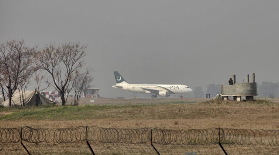 A Pakistan International Airlines (PIA) passenger plane prepares to take off from the Benazir International airport in Islamabad, Pakistan, February 9, 2016. (File/Reuters)
