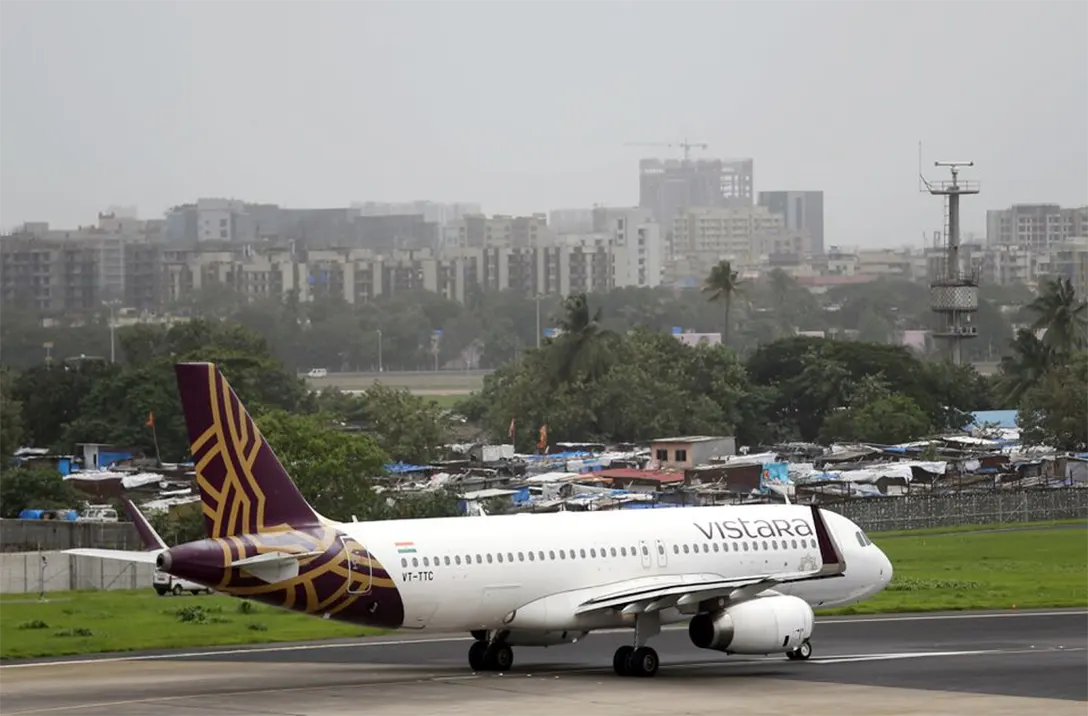 A Vistara Airbus A320 passenger aircraft prepares for takeoff at Chhatrapati Shivaji International airport in Mumbai, India, July 11, 2018. REUTERS/Francis Mascarenhas