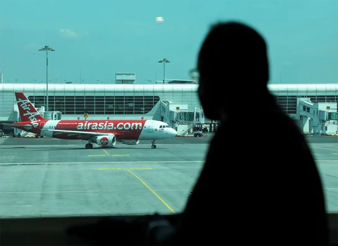 A traveller looks out at an aircraft as he waits for his flight at Kuala Lumpur International Airport 2 (KLIA2) in Sepang, Selangor, Malaysia, April 1, 2022. REUTERS/Hasnoor Hussain/File Photo