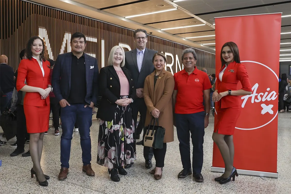 (Second from left) Benyamin Ismail, CEO of AAX; Lorie Argus, CEO of Melbourne Airport; Brendan McClements, CEO of Visit Victoria; Mazita Marzuki, Consul General, Consulate General of Malaysia in Melbourne; Tunku Dato’ Mahmood Fawzy, Chairman of AAX celebrating the AirAsia X inaugural flight to Melbourne today.