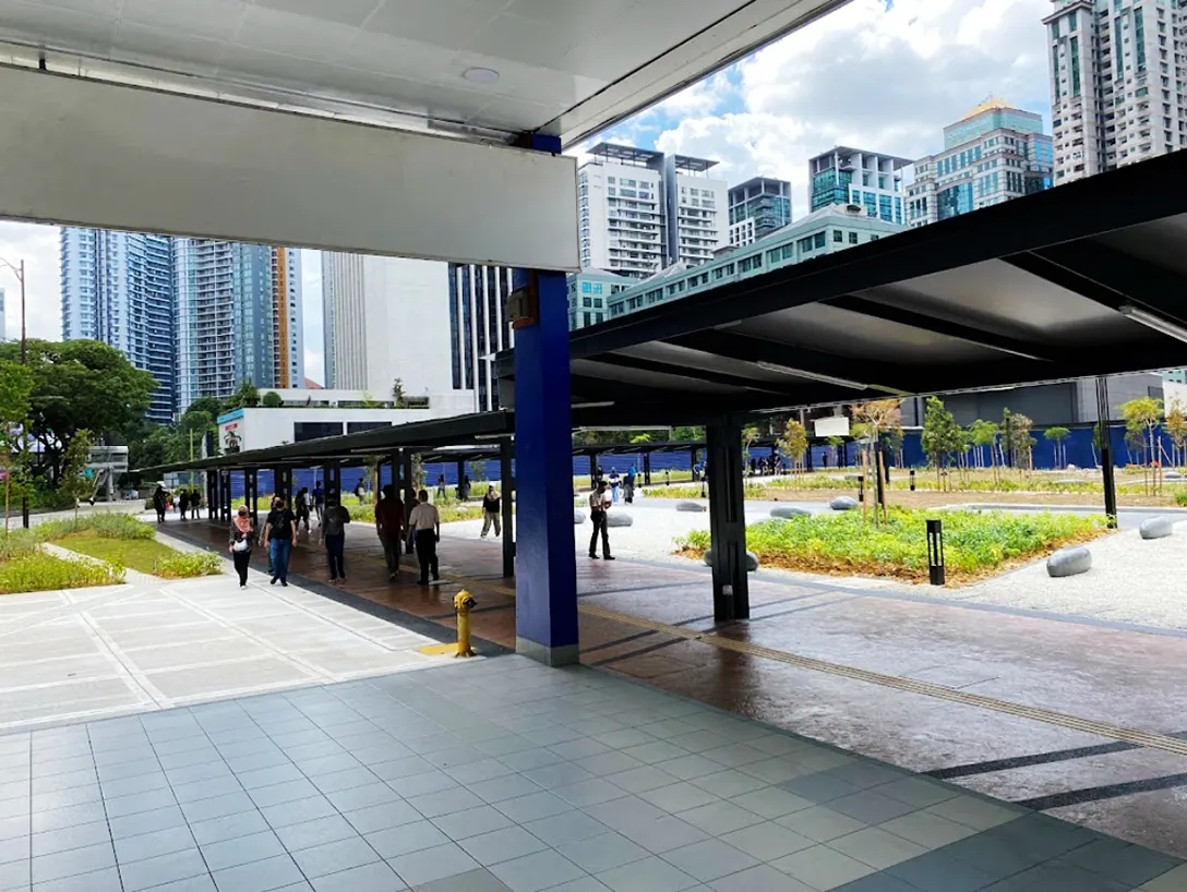 Pedestrian walkway from Ampang Park MRT station to Ampang Park LRT station