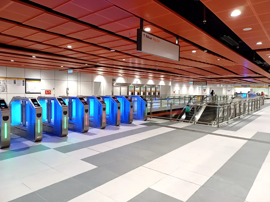Faregates at Concourse level of Chan Sow Lin MRT station
