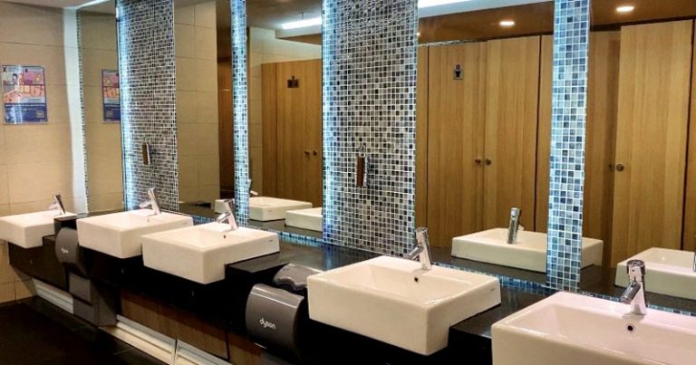 Newly designed washbasins equipped with the market’s latest hand-dryers and vanity mirrors with anti-fingerprint surface