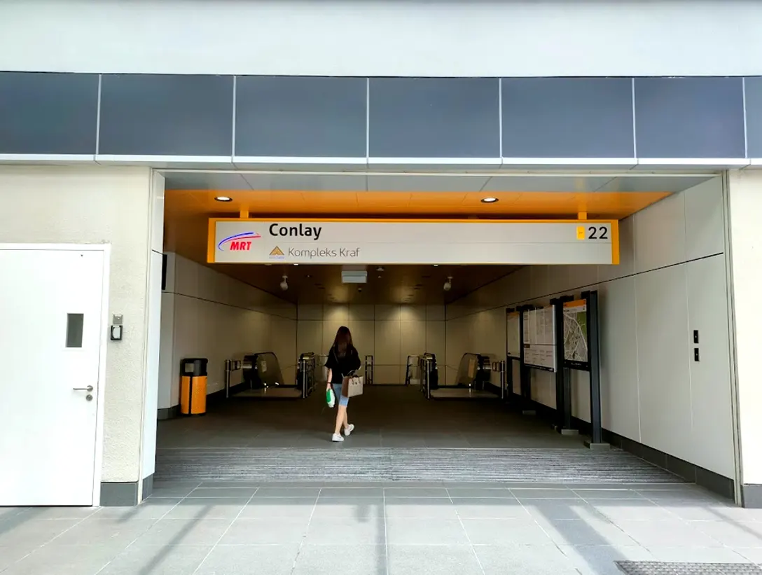 Entrance to the Conlay MRT station