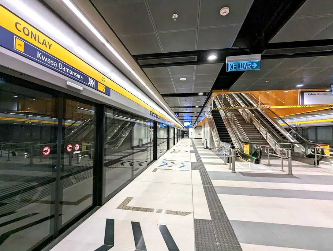Boarding platform at Conlay MRT station