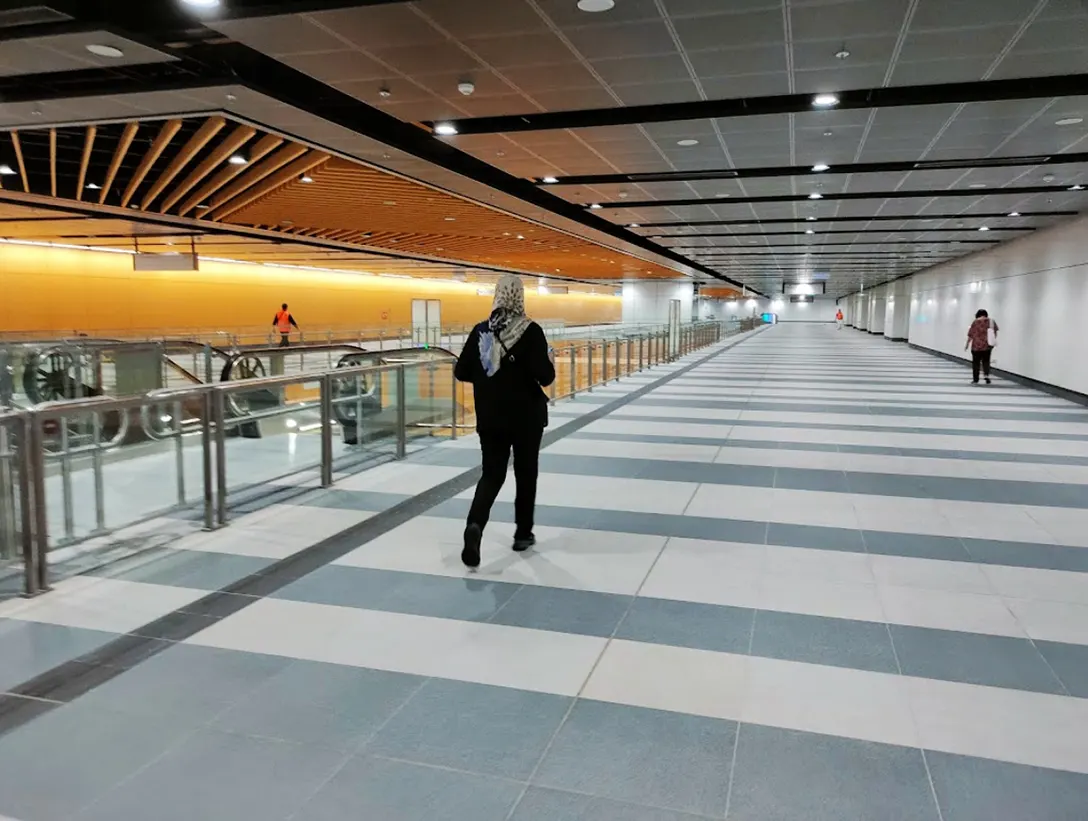 Concourse level at Conlay MRT station