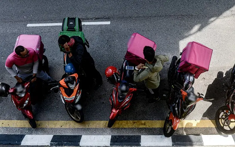 A nationwide protest was called today by delivery riders complaining their delivery fare had been cut. (Bernama pic)