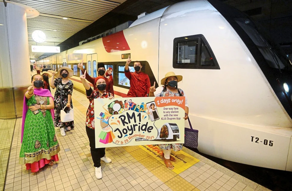 Rail-ly good fun: People showing the RM1 signage at the launching of ERL RM1 joyride at KL Sentral. — AZHAR MAHFOF/The Star