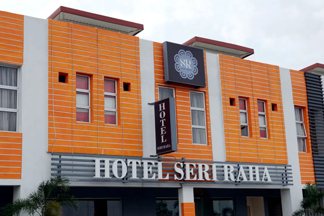 Front view of Hotel Seri Raha
