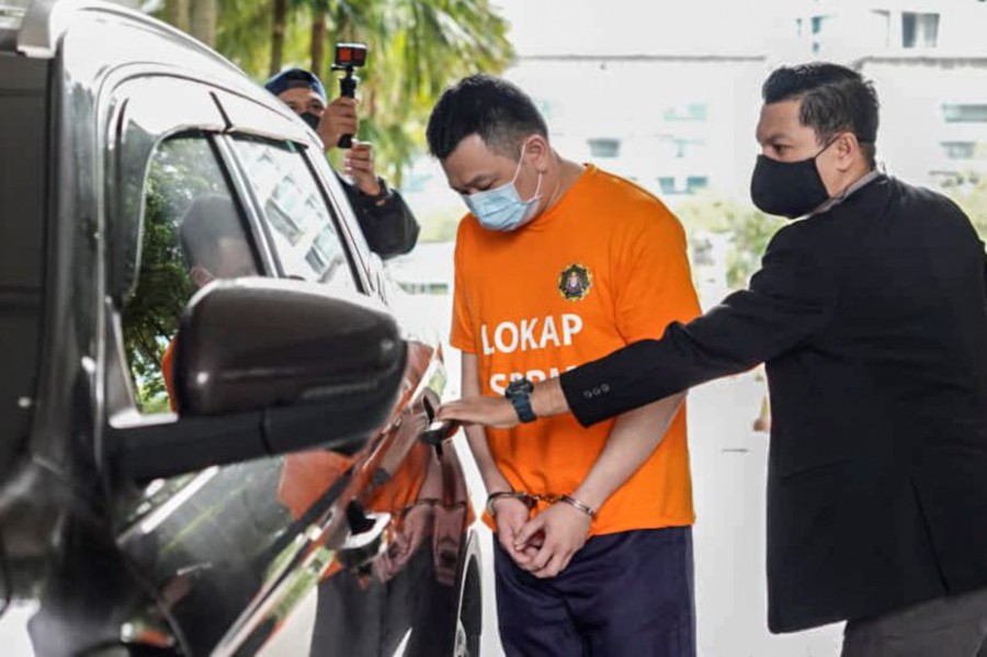 One of the two suspects remanded to facilitate investigation into the forgery of border entry and exit stamps. -- Bernama