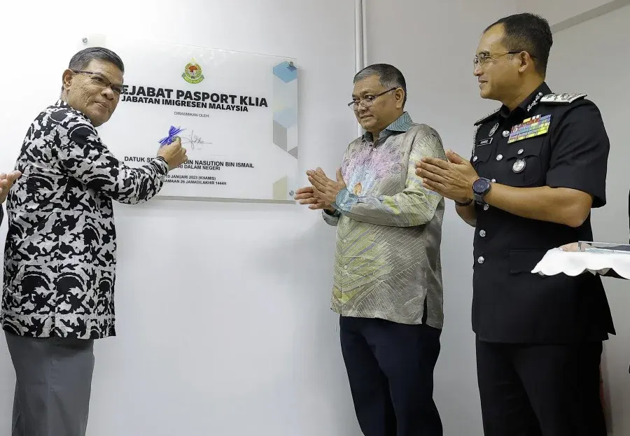 Home Affairs Minister Datuk Seri Saifuddin Nasution Ismail said in his speech that the passport office could benefit 3.4 million people of the Sepang district and its surrounding areas like Kuala Langat, parts of Petaling district, Seremban and Port Dickson. -Bernama pic