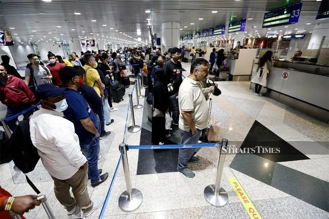 The Immigration Department (JIM) has activated its newly-created Quick Response Team (QRT) as a proactive measure to overcome congestion at the country’s entry points, particularly at the Kuala Lumpur International Airport (KLIA) and KLIA 2, as well as the Johor Causeway. - NSTP/MOHD FADLI HAMZAH