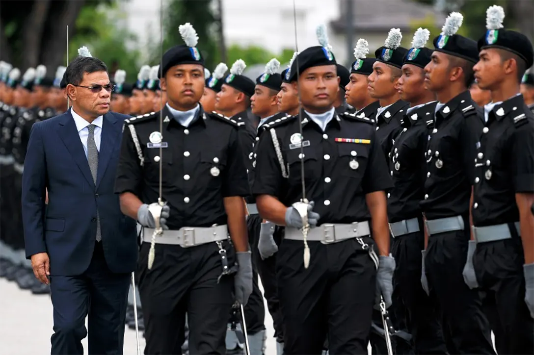 Home Minister Datuk Seri Saifuddin Nasution Ismail said initially 100 officers, who were among those that ended training today, would be stationed at strategic locations, including the Sultan Iskandar Building and Sultan Abu Bakar Complex in Johor, while another 100 officers would be assigned to Kuala Lumpur International Airport (KLIA) 1 and 2 from tomorrow. -BERNAMA PIC