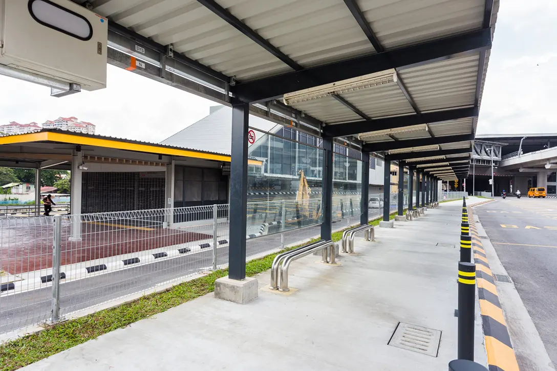 Covered walkway and drop off/pick up passengers area for bus and taxi are completed at the Kentonmen MRT Station.