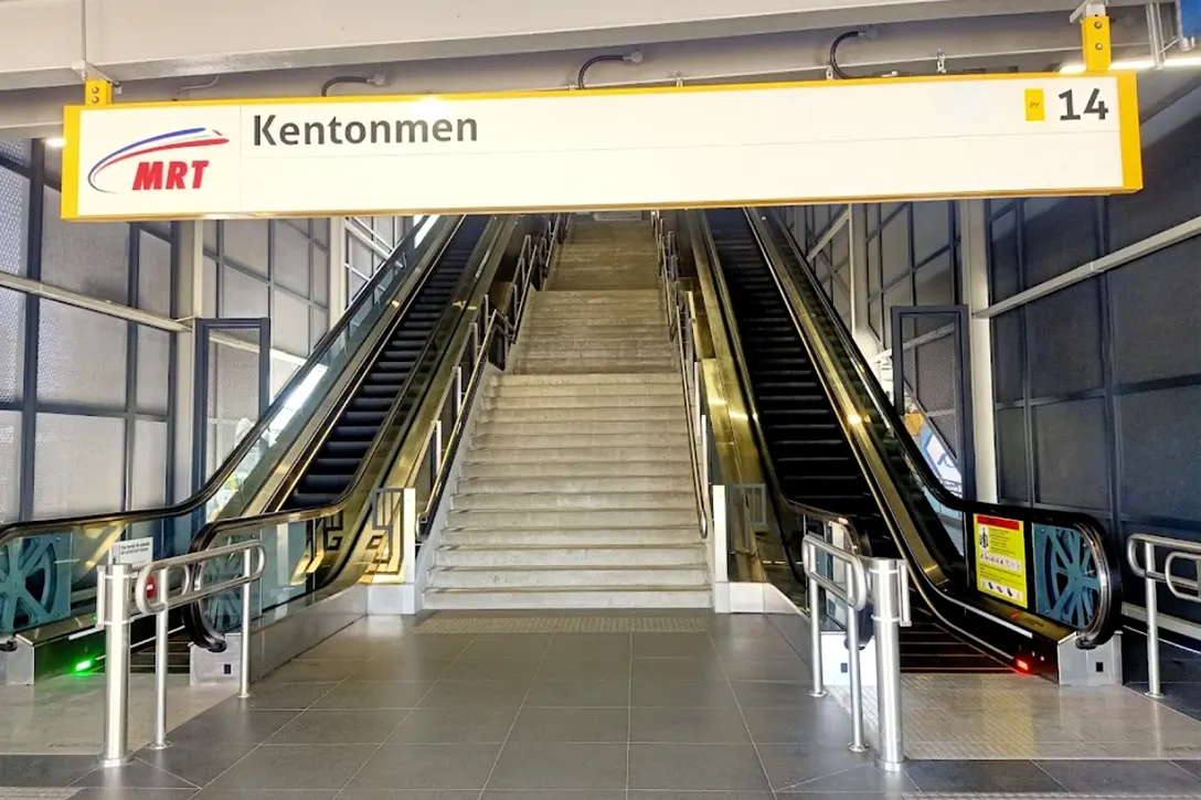 Staircase to access the Kentonmen MRT station