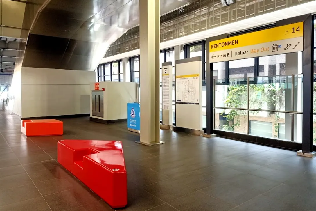 Concourse level at the Kentonmen MRT station