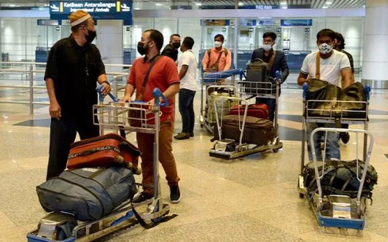 Immigration director-general Khairul Dzaimee Daud said employers had six hours to receive their foreign workers at KLIA. (Bernama pic)