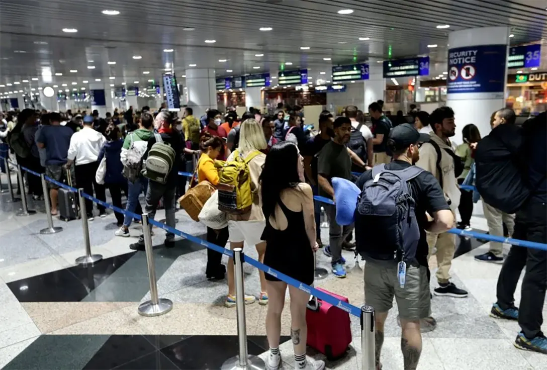 Foreign travelers line up to enter Malaysia at the Kuala Lumpur International Airport (KLIA) Immigration Department counter.- NSTP/MOHD FADLI HAMZAH