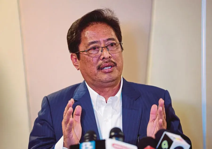 Malaysian Anti-Corruption Commission Chief Commissioner Tan Sri Azam Baki says it is irresponsible for anyone to speculate or sensationalise the case while investigations are ongoing. BERNAMA PIC