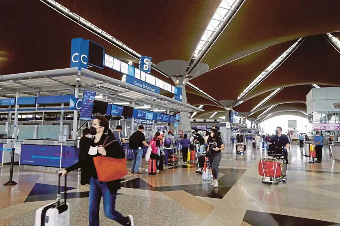 Malaysia Airports Holdings Bhd (MAHB) managing director Datuk Iskandar Mizal Mahmood said this the national airport operator had taken a long-term decision to retain all of its 10,000 workforce during the Covid-19 pandemic period. 