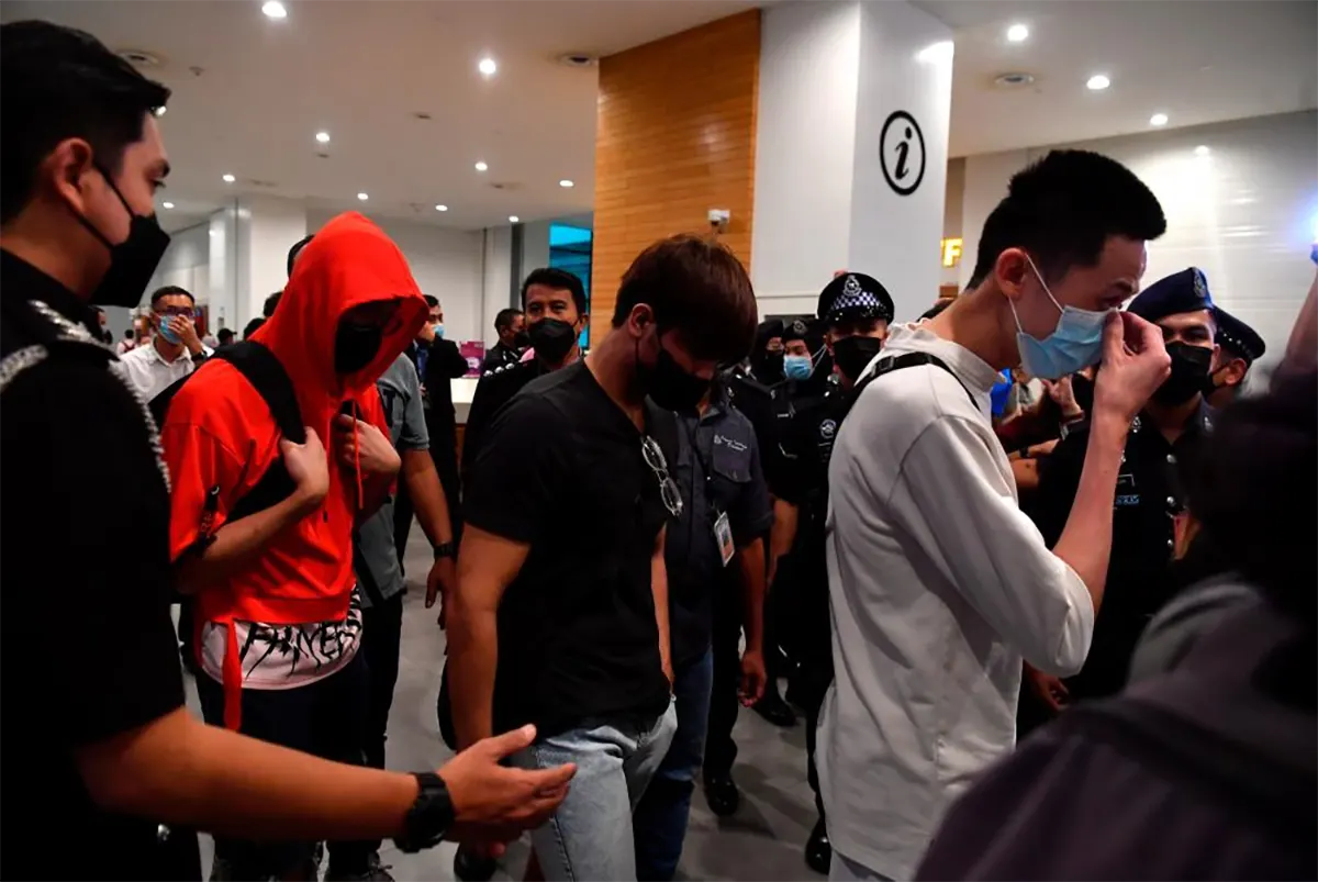 24 Malaysians were successfully brought home today by Foreign Minister Datuk Seri Saifuddin Abdullah from Phnom Penh, Cambodia who were victims of job offer scams when they arrived at the Kuala Lumpur International Airport 2 (KLIA 2) International Arrivals Hall. today. BERNAMAPIX