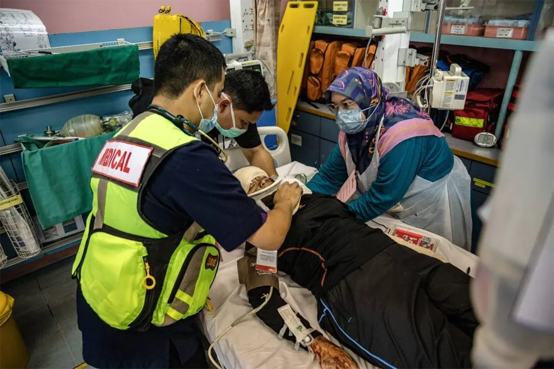 Mock injured passengers receive medical treatment from emergency services during an airport emergency exercise at Kuala Lumpur International Airport (KLIA) in Sepang, September 22, 2022. — Picture by Firdaus Latif