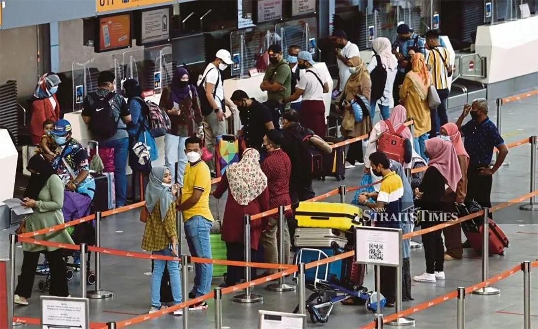 A general view of passengers checking-in at the KLIA2. - NSTP file pic