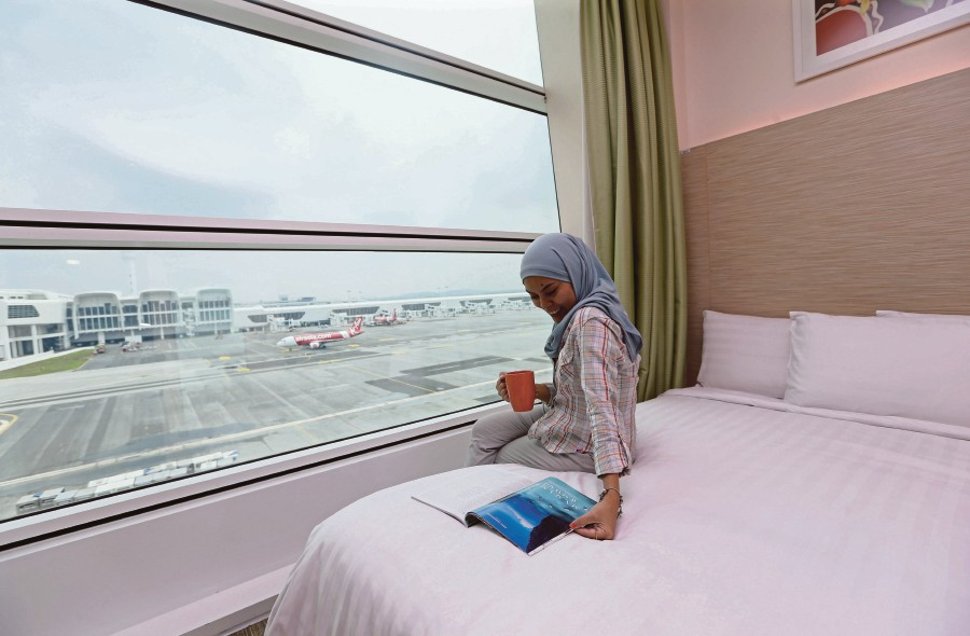 There are four types of rooms available at Sama-Sama Express.
