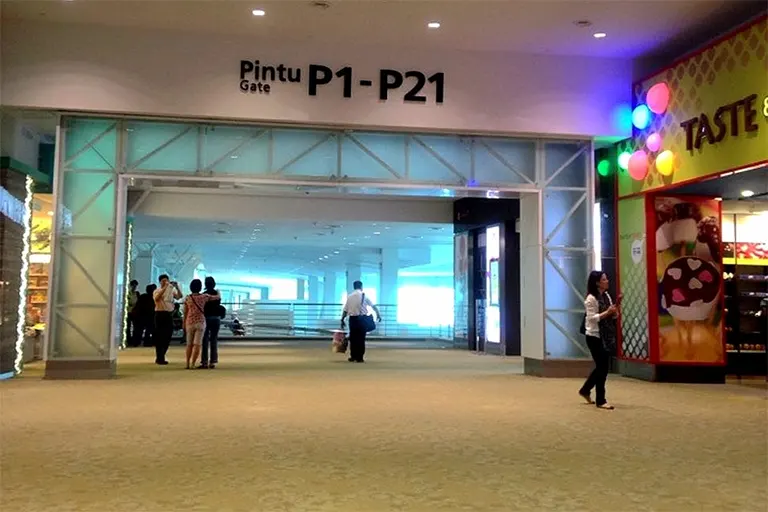 The entry point to Pier P