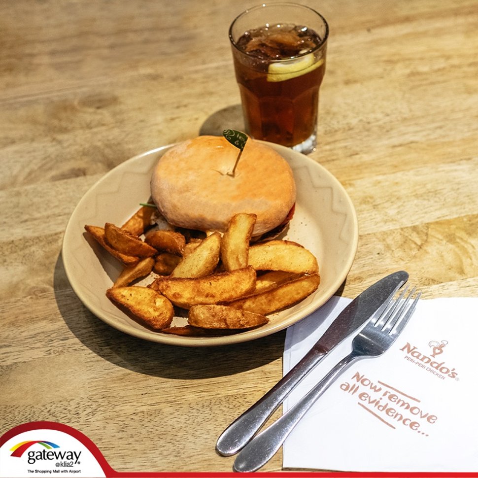 Make your ‘iftar’ better with this ‘Chicken Breast Burger’ from Nando’s - served on a toasted Portuguese roll with fresh rocket leaves, tomato, pickled red onions and PERi-naise