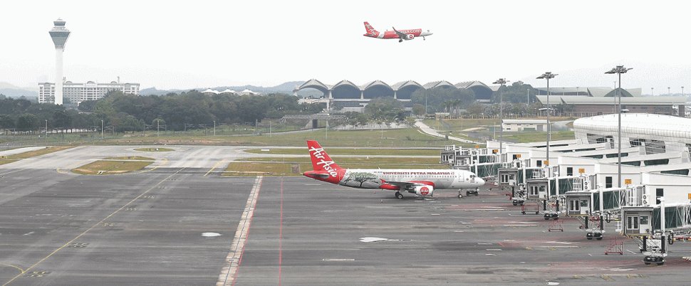 Although growth in the domestic sector outpaced the international sector for 9MCY19, international passenger movements continued to retain slightly more than 50 per cent of the passenger mix. — Bernama photo