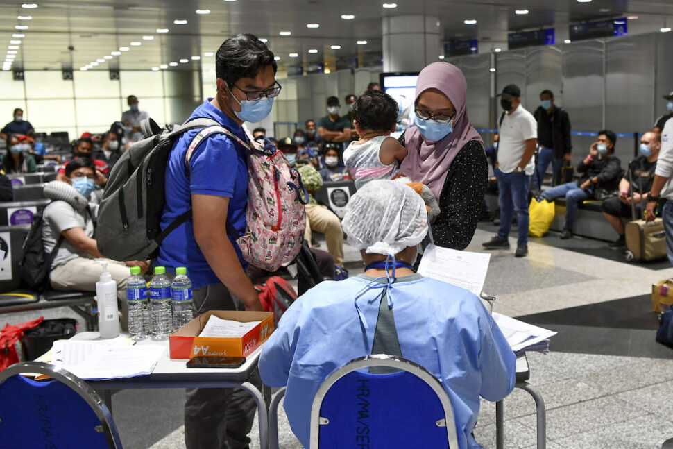 Health Ministry officers conduct Covid-19 screening on passengers arriving from Sabah at the Kuala Lumpur International Airport (KLIA) September 28, 2020. — Bernama pic