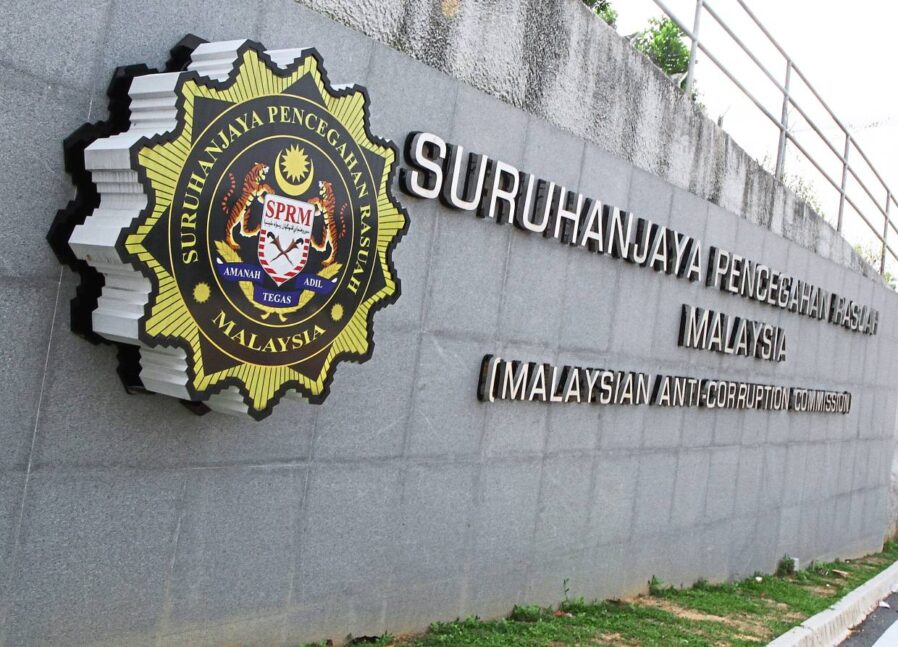 Immigration officer charged with graft involving over RM230,000