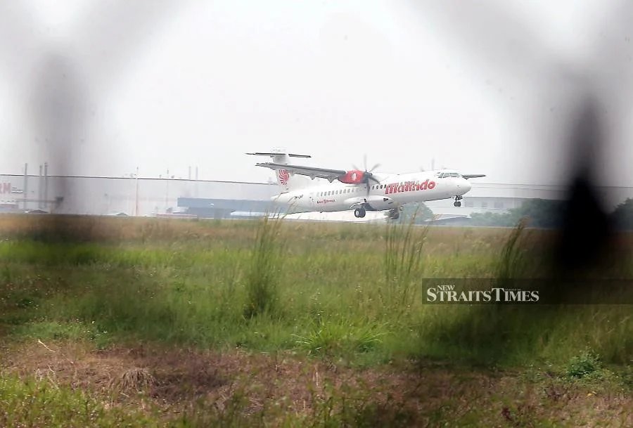 According to sources, Malindo Air will reduce its workforce by 2,200 personnel. - NSTP/File pic