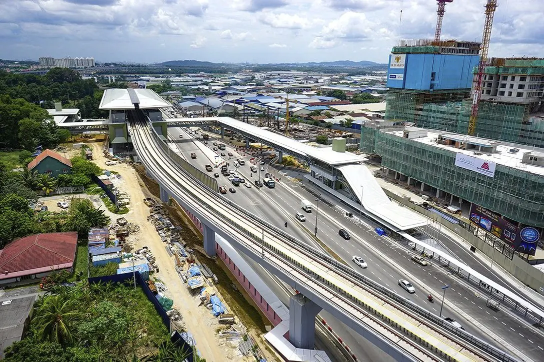 The pedestrian bridge walkway that has been built heading towards the Kampung Selamat Station