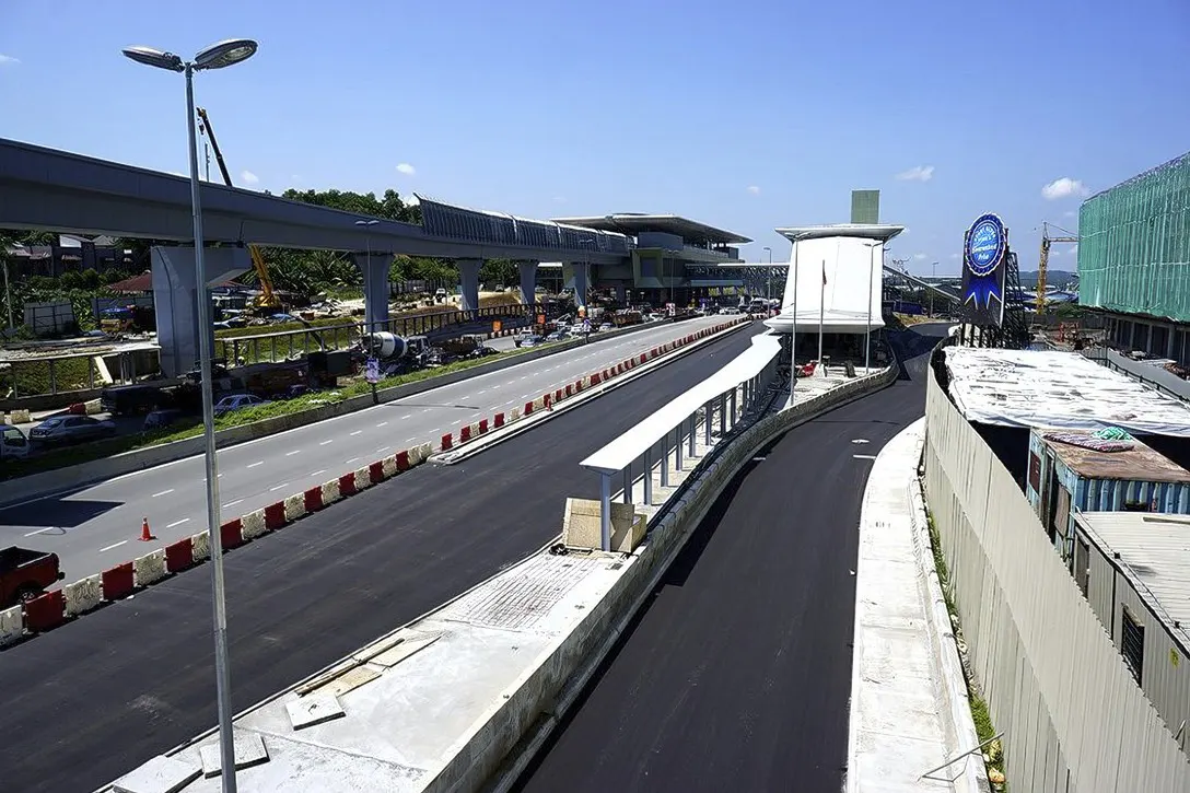 View of lay-bys for feeder buses, taxis and private cars to drop-off and pick up MRT commuters that have been built at the Kampung Selamat Station.