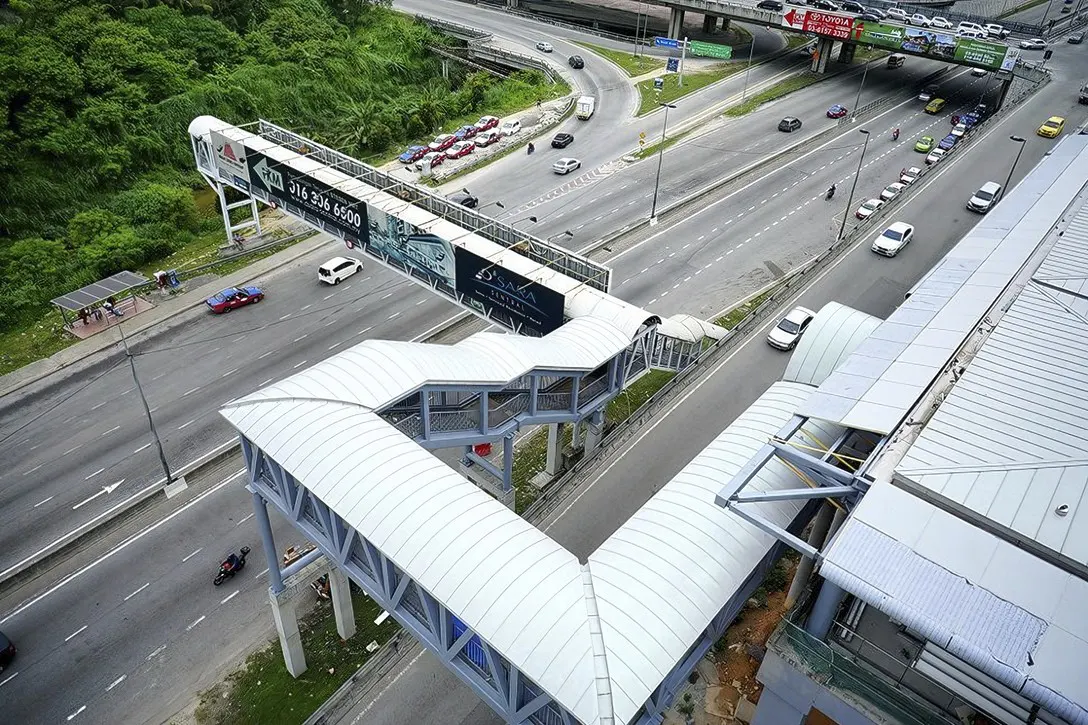 Aerial view of the pedestrian entrance bridge that leads towards the entrance of the Sungai Buloh Station