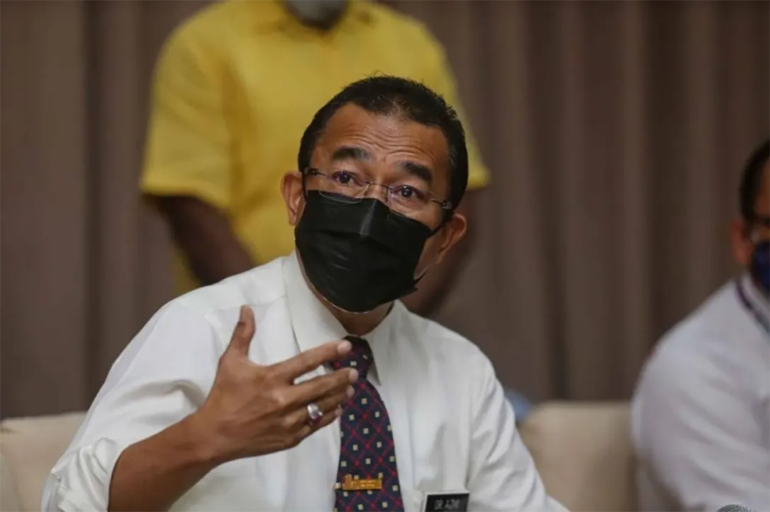 Deputy Health Minister Datuk Dr Noor Azmi Ghazali said the Disease Control Division of the Ministry of Health had been asked to identify and collect samples of those entering the country with symptoms of the disease. — Picture by Sayuti Zainudin
