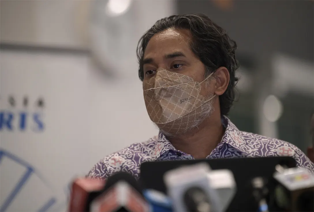 Khairy gives a press conference at the arrival hall of KLIA2 during the first day of Malaysia’s border opening, April 1, 2022. – Bernama photo