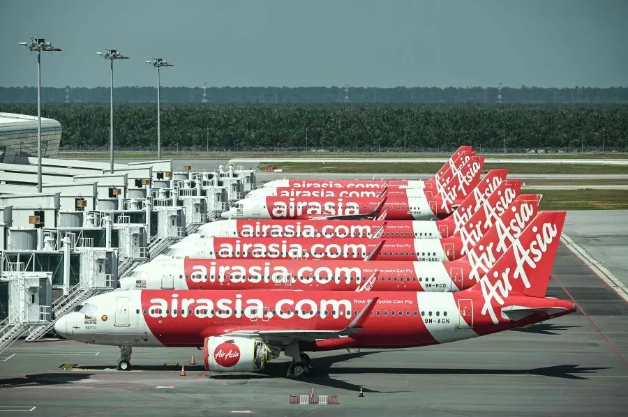 A water salute welcomes an AirAsia A320 Airbus aircraft from Jakarta after it landed in Kuala Lumpur International Airport 2 (KLIA 2), as Malaysia reopened its borders for travellers fully vaccinated against the Covid-19 coronavirus, in Sepang on April 1, 2022. (Photo by Mohd RASFAN / AFP)