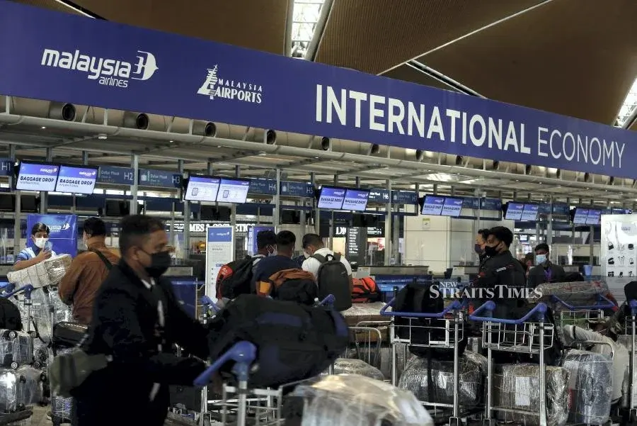 A total of 252,730 travellers were recorded to have entered and left Malaysia through the main entry points over a four-day period since the re-opening of the country's border on April. - NSTP/HAIRUL ANUAR RAHIM