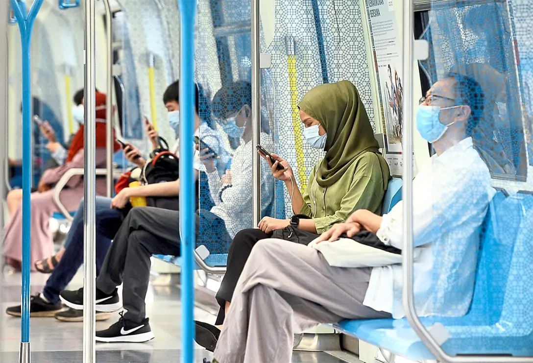 Ready to move on: As Malaysia transitions into the endemic phase, most people are re-adjusting their schedule to include more outdoor activities and commuting to work. — AZHAR MAHFOF/The Star