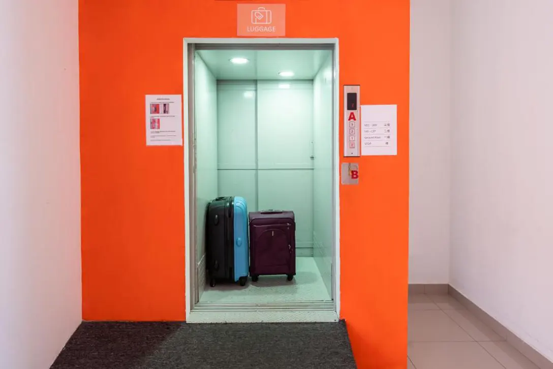 Spacious lift for easy movement of big luggages