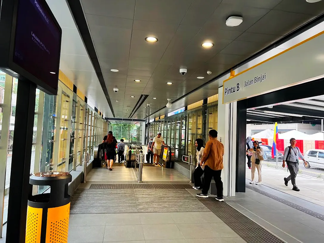 Concourse level at the Persiaran KLCC MRT station