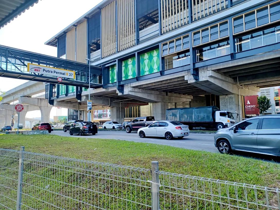 Putra Permai MRT station