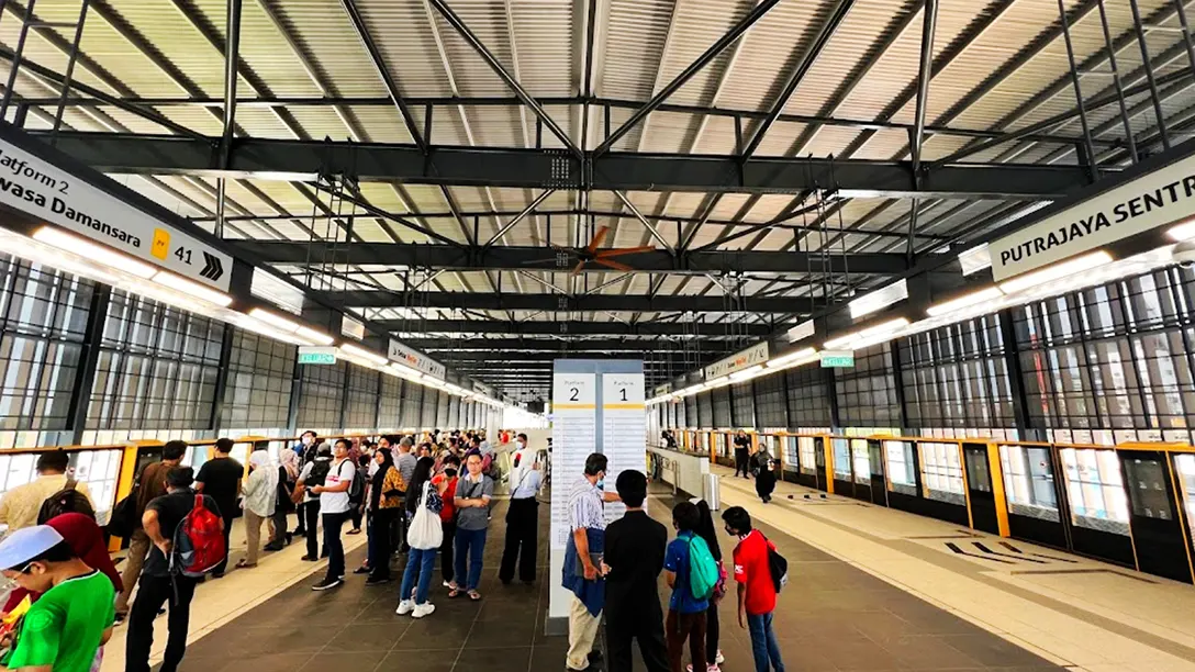 Boarding platform at the Putrajaya Sentral MRT station
