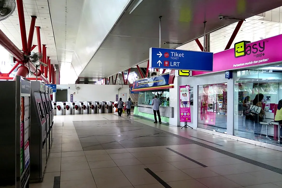 Concourse level at the PWTC LRT station