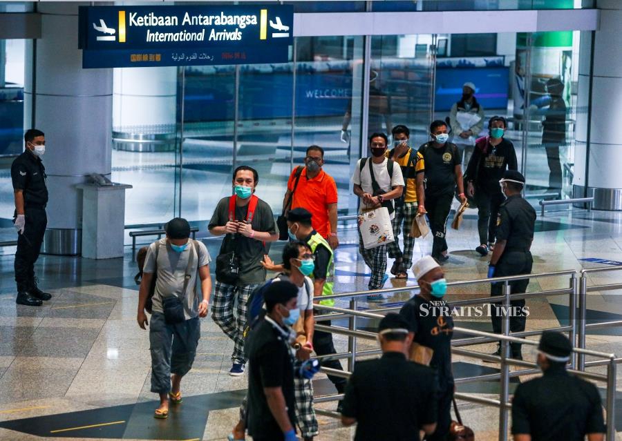 (File pic) A total of 934 Malaysians had returned home. -NSTP/LUQMAN HAKIM ZUBIR