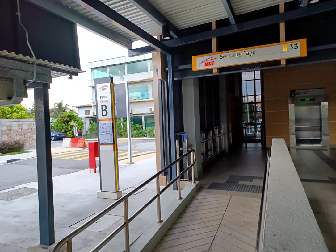 The entrance B at the Serdang Jaya MRT station
